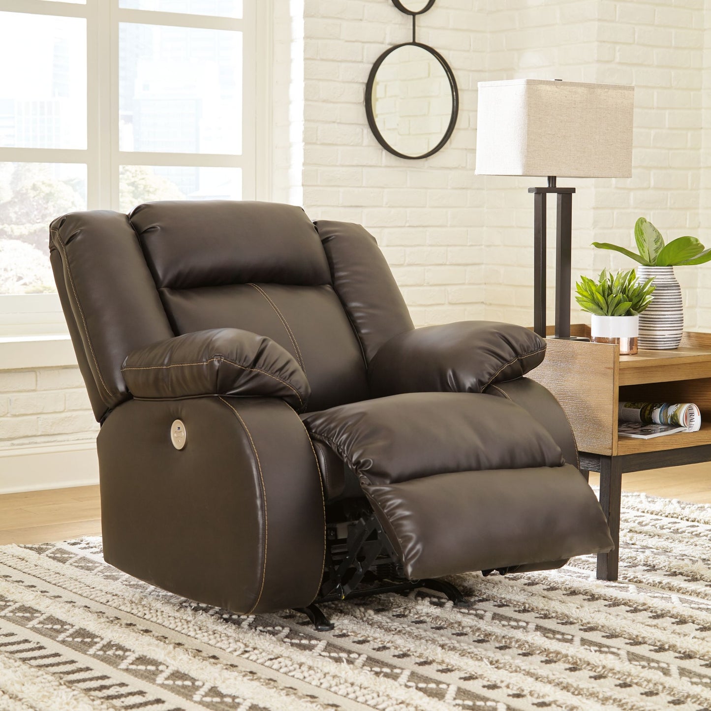Fauteuil inclinable électrique à bascule Denoron - Chocolat